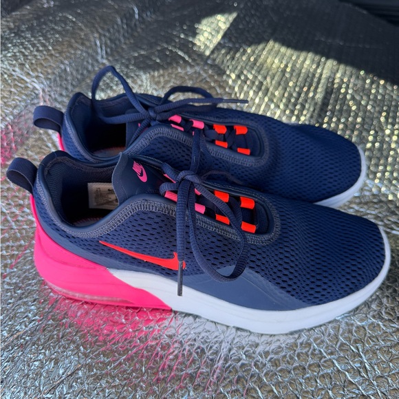 Nike Air Max Motion 2 sneakers in the "Navy Pink Blast" colorway. Size 8.5 women - Picture 2 of 7